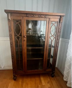 Antique tiger oak china cabinet (c. 1900)