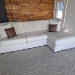 Ashley Chessington Sectional – Like New – $950 (Free Delivery!)