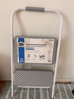 Project Source 2-Step Compact Step Stool with Grip Handle (225 lb)