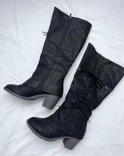Black Boots Sz 8