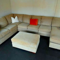 FREE DELIVERY!!!

Beautiful 4-Piece Ashley Furniture Sectional 