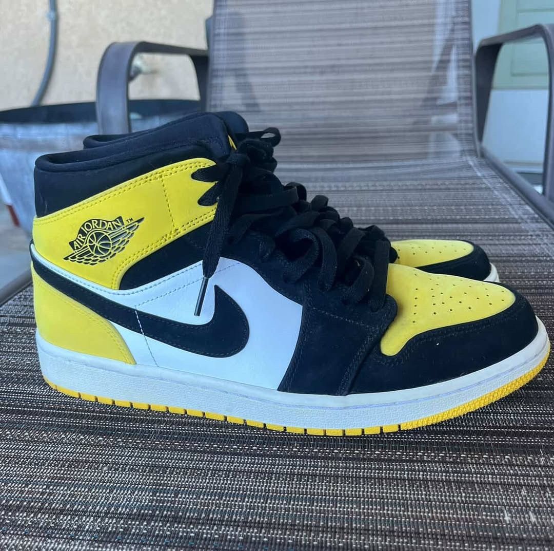 Nike Air Jordan 1 Mid SE Yellow Toe