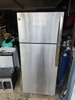 GE.  Refrigerator freezer