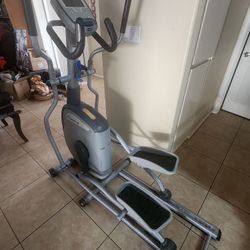 Nautilus E514 Elliptical Machine