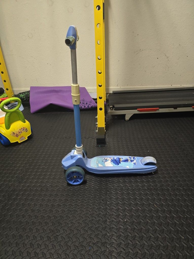 three-wheel kids' scooter