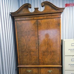 Heckman Armoire Entertainment 