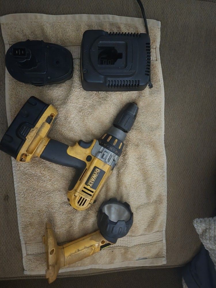 DEWALT. Drill. Flashlight. 2 Batteries And Charger