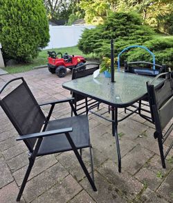 Backyard table set 4 chairs delivery free for Newark east orange Irvington curbside