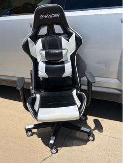 Silla de piel para juegos semi nueva