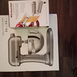 KitchenAid 5.5 Qt Mixer And Pasta Attatchment