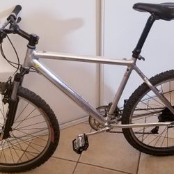 Vintage Cannondale Aluminum Mountain Bike 26"