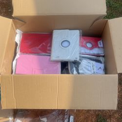 Lot Box Full Caver iPad And Tables