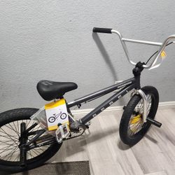 Mongoose Bike Bmx Rebel Boys 20 New Ready To Ride 
