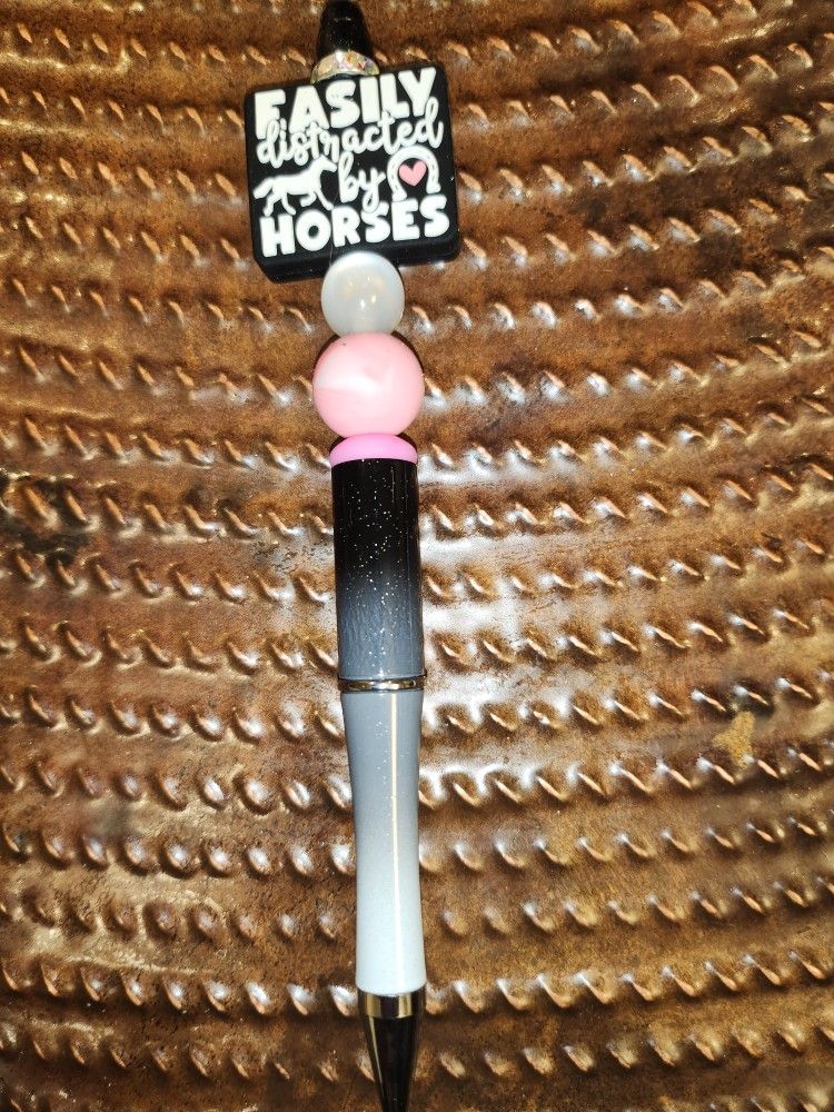 Easily distracted by horses pen beadable