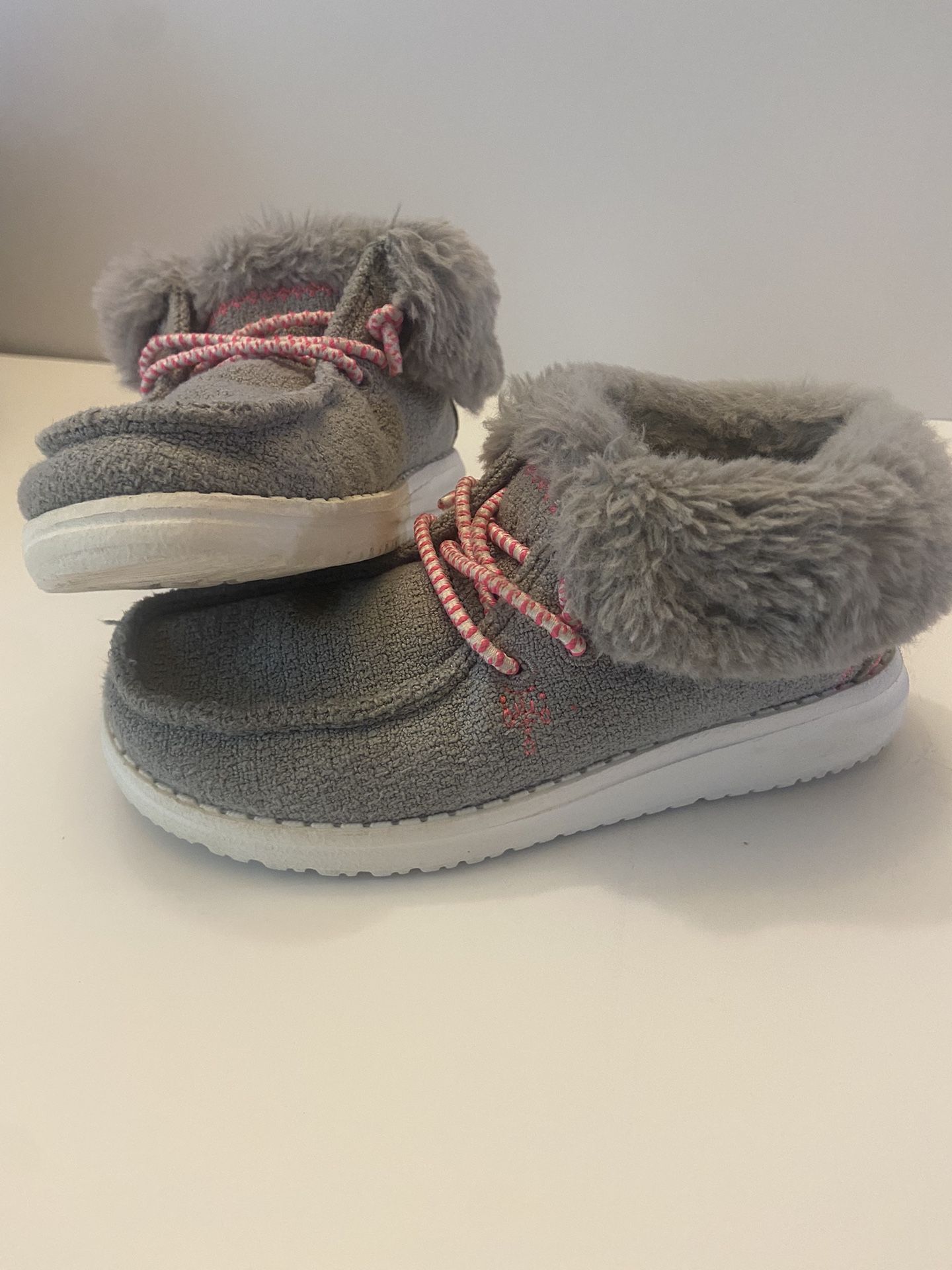 Britt Youth Girls Boho Fold Soup On Boots Grey Pink Faux Fur By Hey Dude Size 11 U.S.