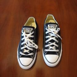 Black And White Woman Converse All Star Size 7 And 1/2 Used