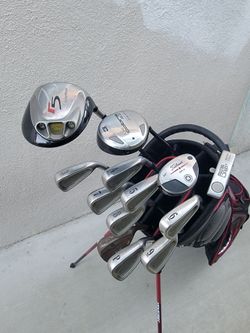 Titleist & TaylorMade Golf Club Set Right Handed. Golf Bag included