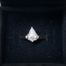 Pear Shape Diamond Solitaire 💍