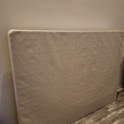 Simmons Mattress Box (Queen)