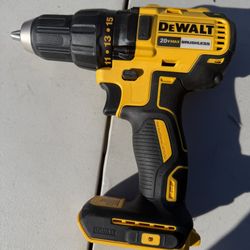 New DEWALT DCD777 20V Max XR Compact 1/2" Drill Driver - Tool Only