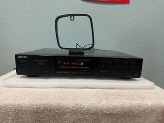 SONY ST-S500ES QUARTZ LOCK DIGITAL SYNTHESIZER AM/FM STEREO TUNER.