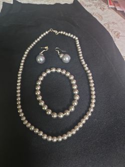 BEATIFUL SET GREY COLOR .