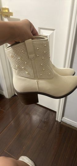 OFF WHITE WITH PEARLS