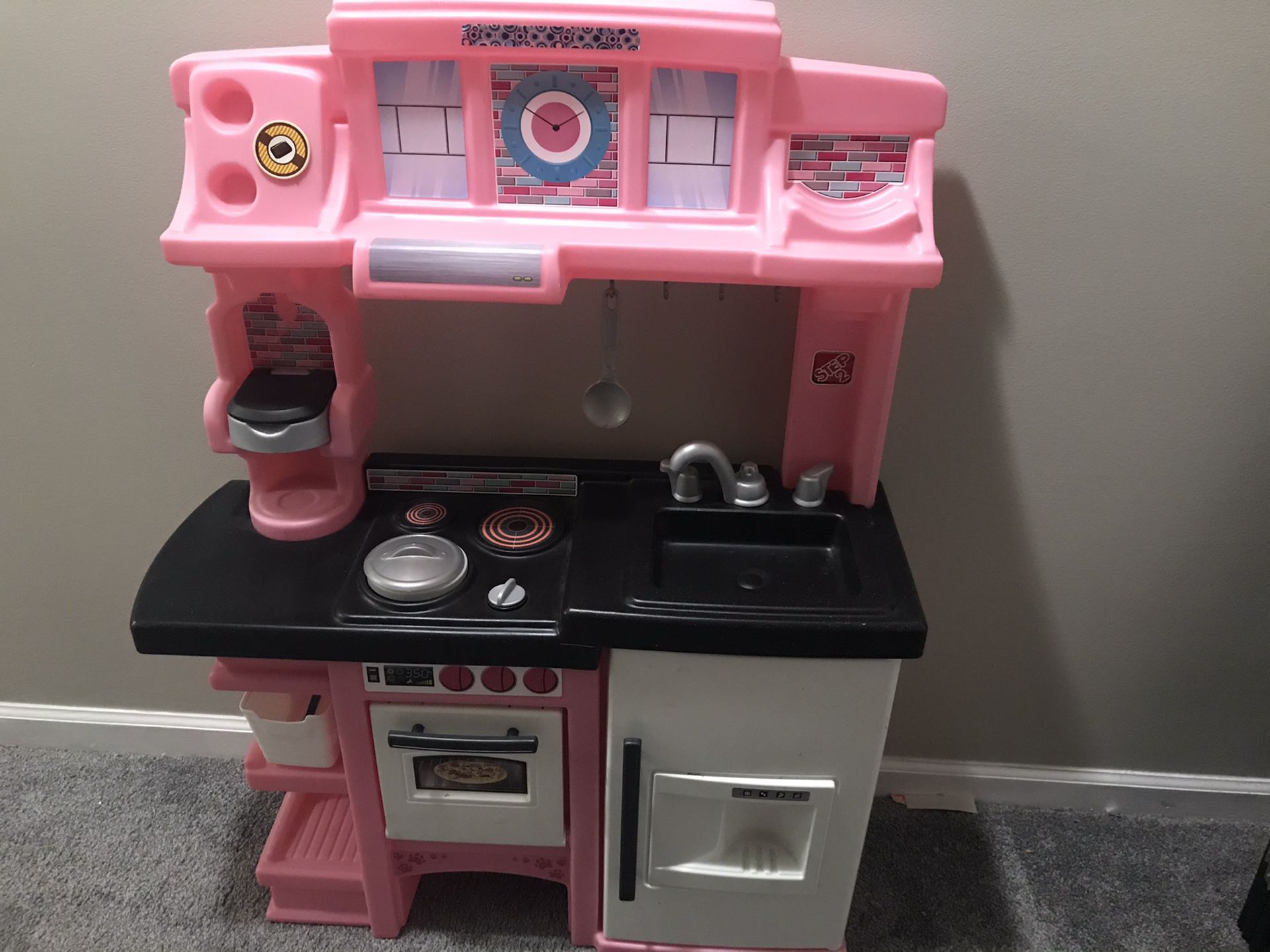 Toy kitchen