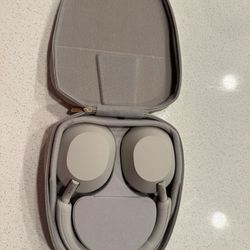 Sony WH-1000XM5 Headphones