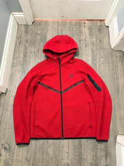Red Nike tech size M