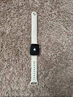 Apple Watch Series 5 44m W/ charger