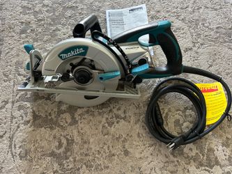 Brand new Makita Magnesium circular saw(corded)