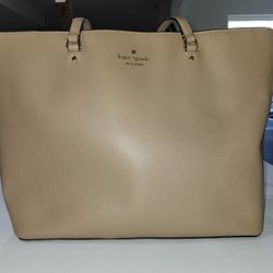 Kate Spade purse.  Pre-owned Medium Satchel.   Great Condition.