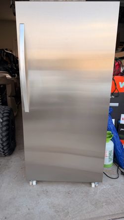 Whirlpool Refrigerator – Excellent Condition – Needs Repair – $175 OBO
