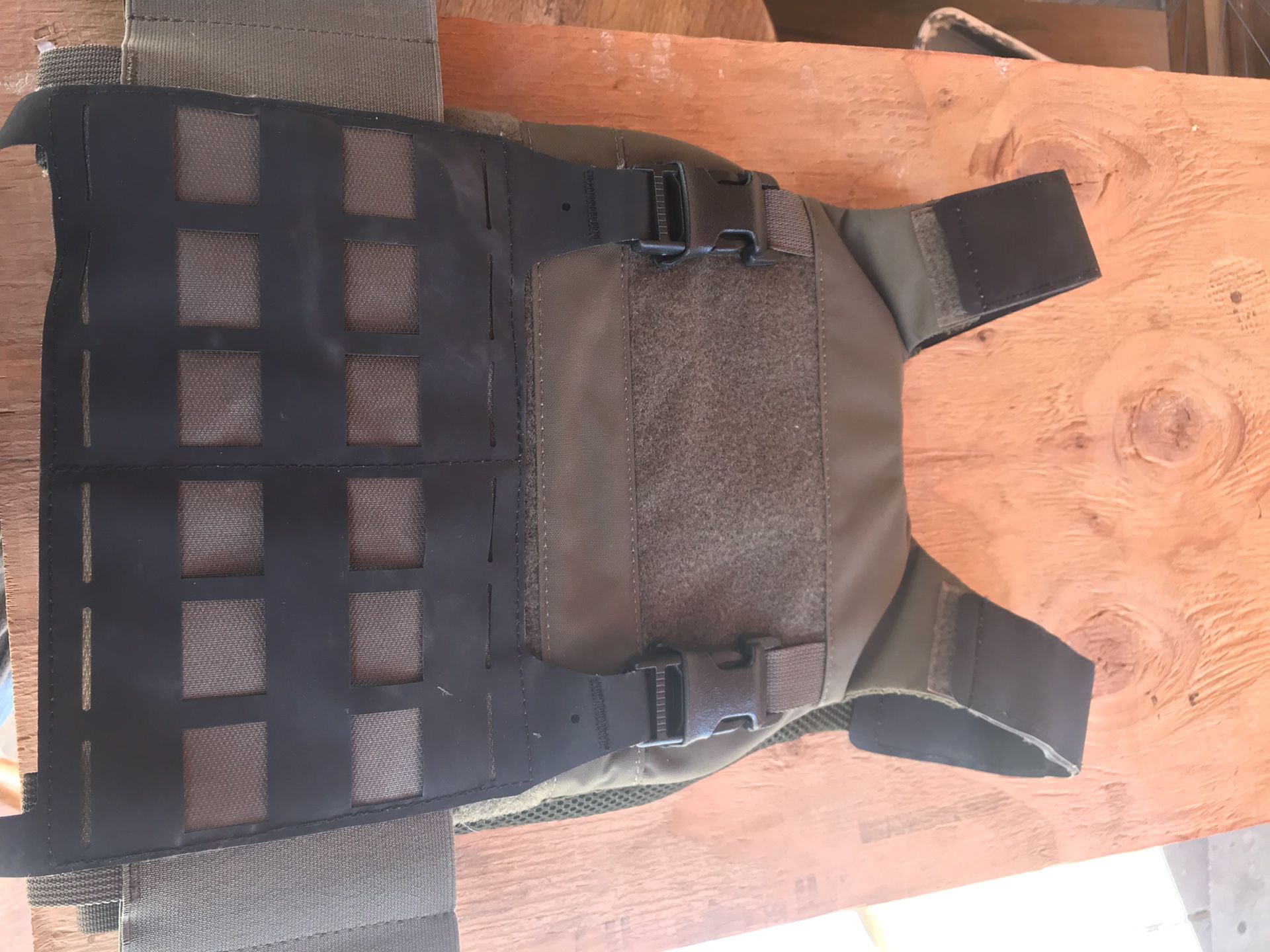 Tactical vest no plate inside and free item