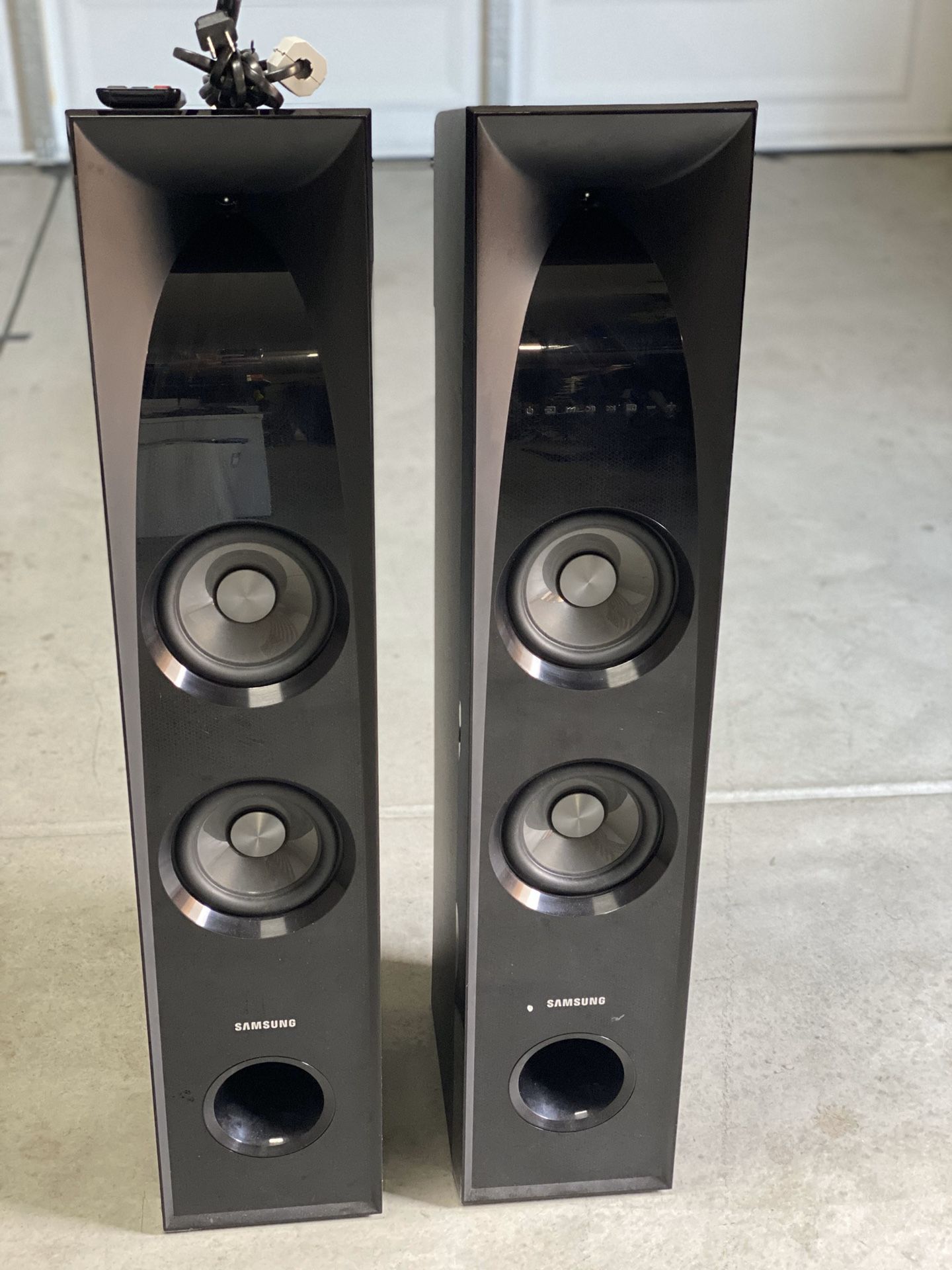 Samsung TW-J5500 Tower Speakers $200