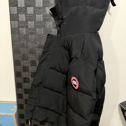 Canada Goose MacMillan Parka Medium Jacket