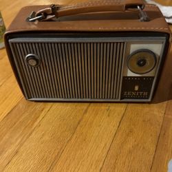 Vintage Zenith Royal 675G Portable All Transistor Radio