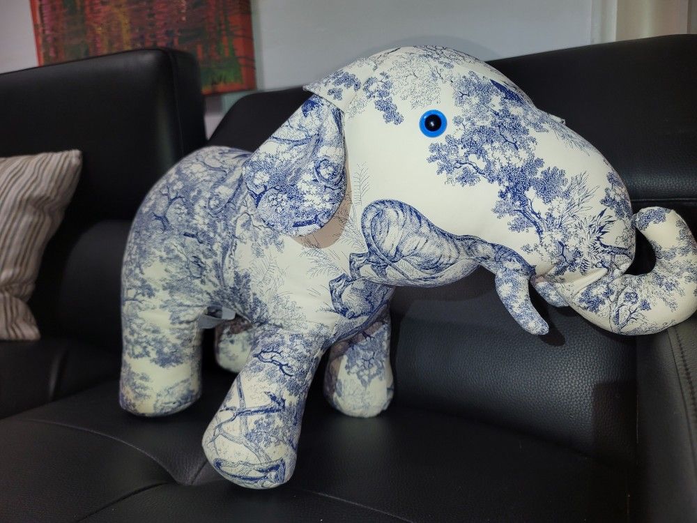 Dior Baby (RARE) Childrens Plush Stuffed Elephant Cream Bluelññ