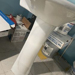 Pedestal Sink 