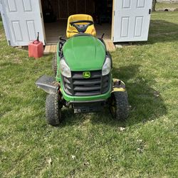 John Deere Riding Mower D100