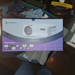 Vankyo Leisure 470 R projector with Roku Express