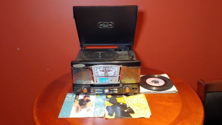 Vintage Looking Style Turn Table Record Player, CD, Tuner, USB,  SD Card Slot W/ 11 Decent 45s