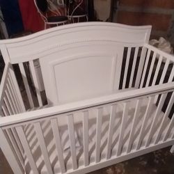 WHITE COLOR OX FORD BABY GREAT CONDICTION  COMES WITH INTRUCTION  END ITS BUILD ALL READY 