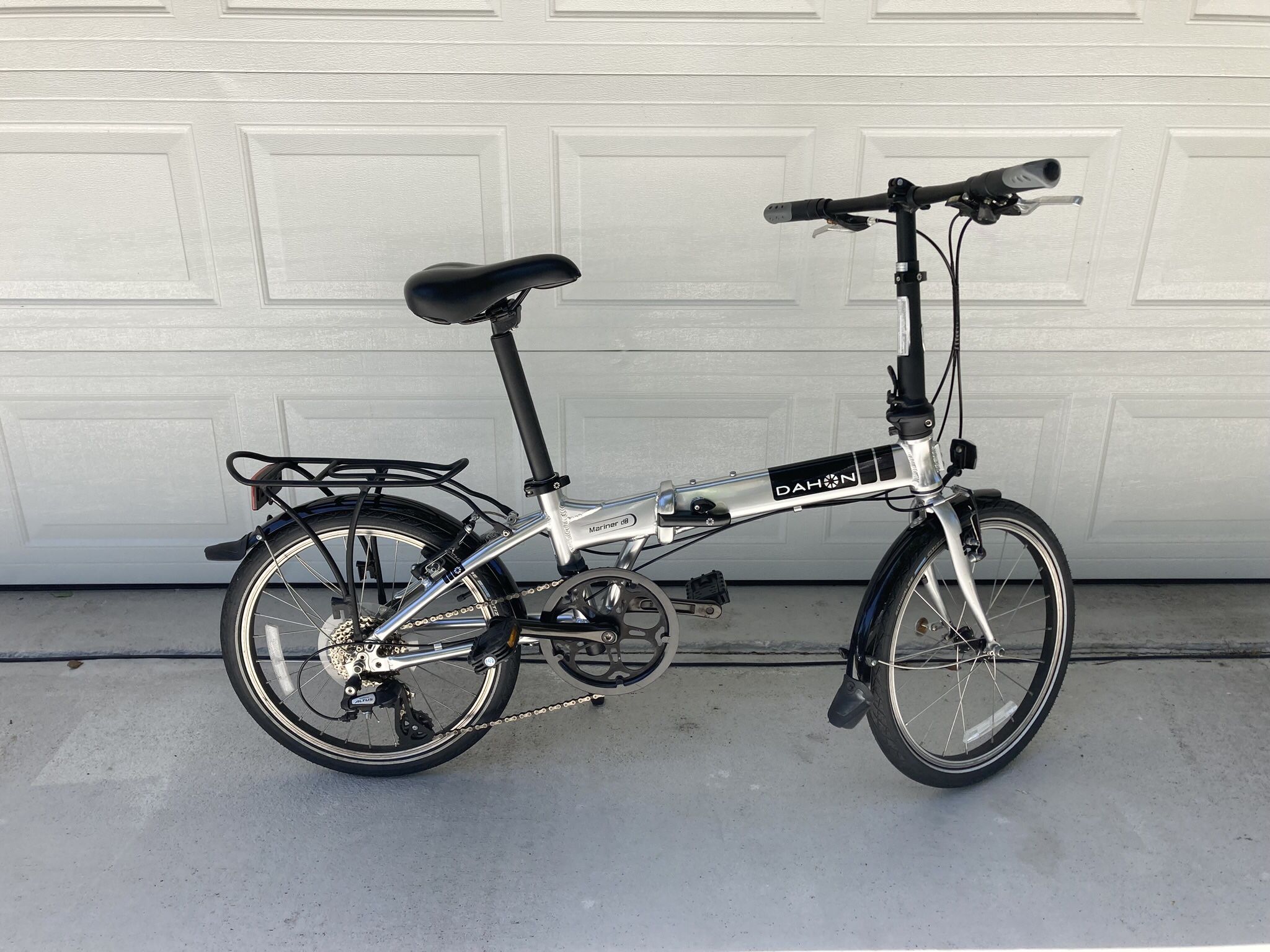 Dahon d8 Mariner folding bike