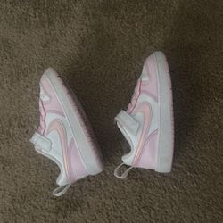 Girls Pink And White Nike 