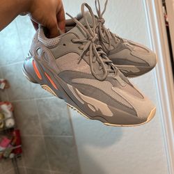 YZY Inertia 700