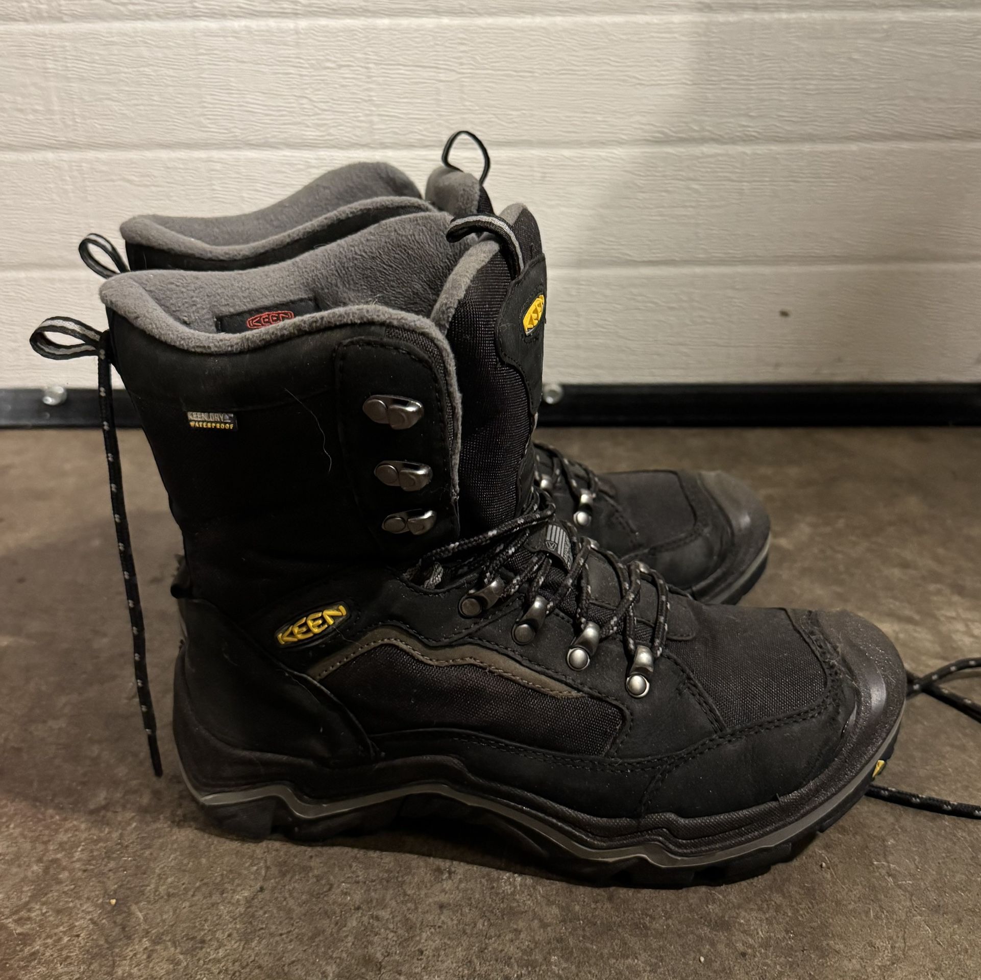 Keen Snow Boots - Size 8
