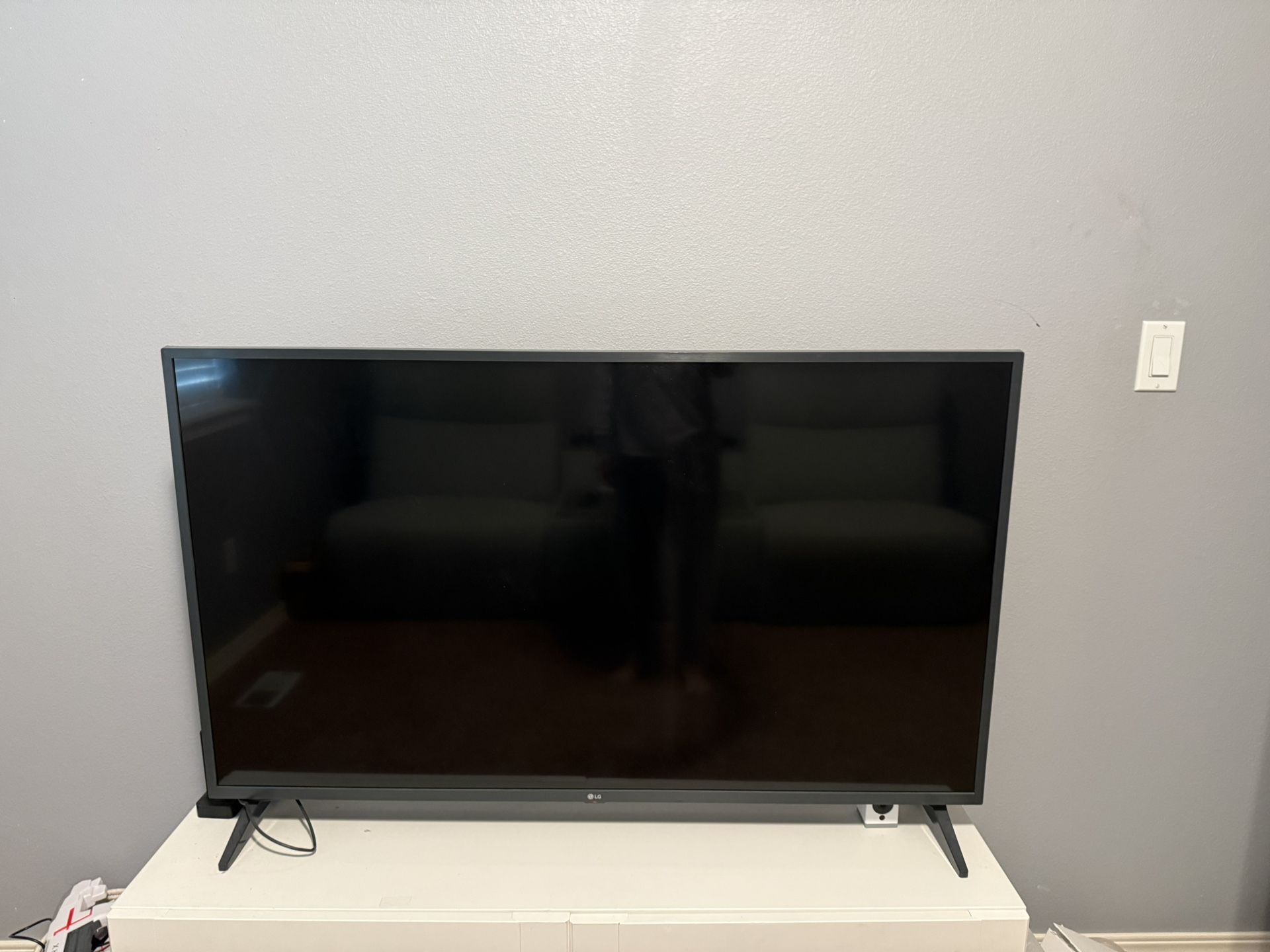 LG 40’ TV