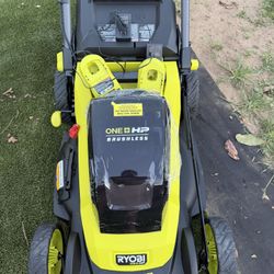 Lawn Mower Ryobi Self Propelled come with battery and charger  ( New)